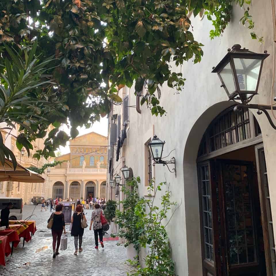 Una caccia al tesoro alla scoperta dei quartieri di Roma Trastevere e Villa Borghese