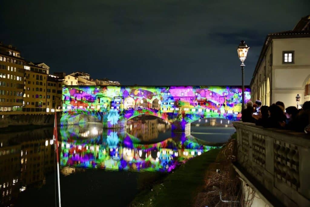florence-lights-up-ponte-vecchio_v2t