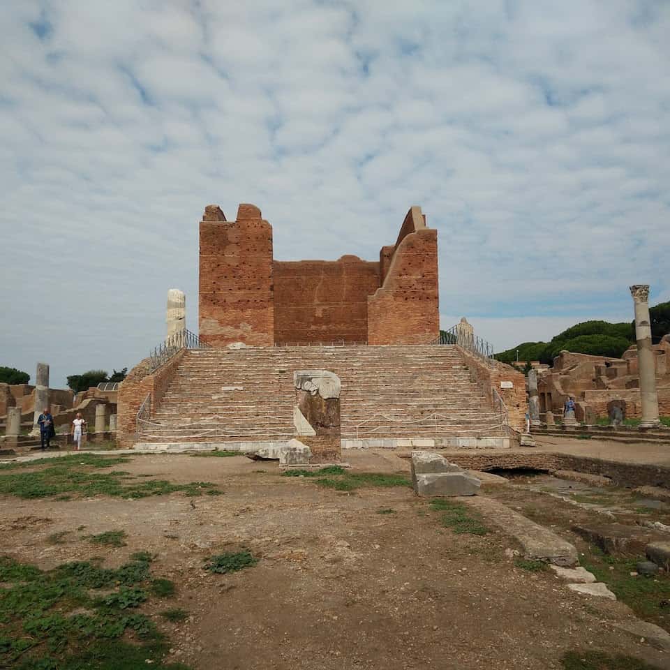 Walking tour of Ostia Antica and Borghetto