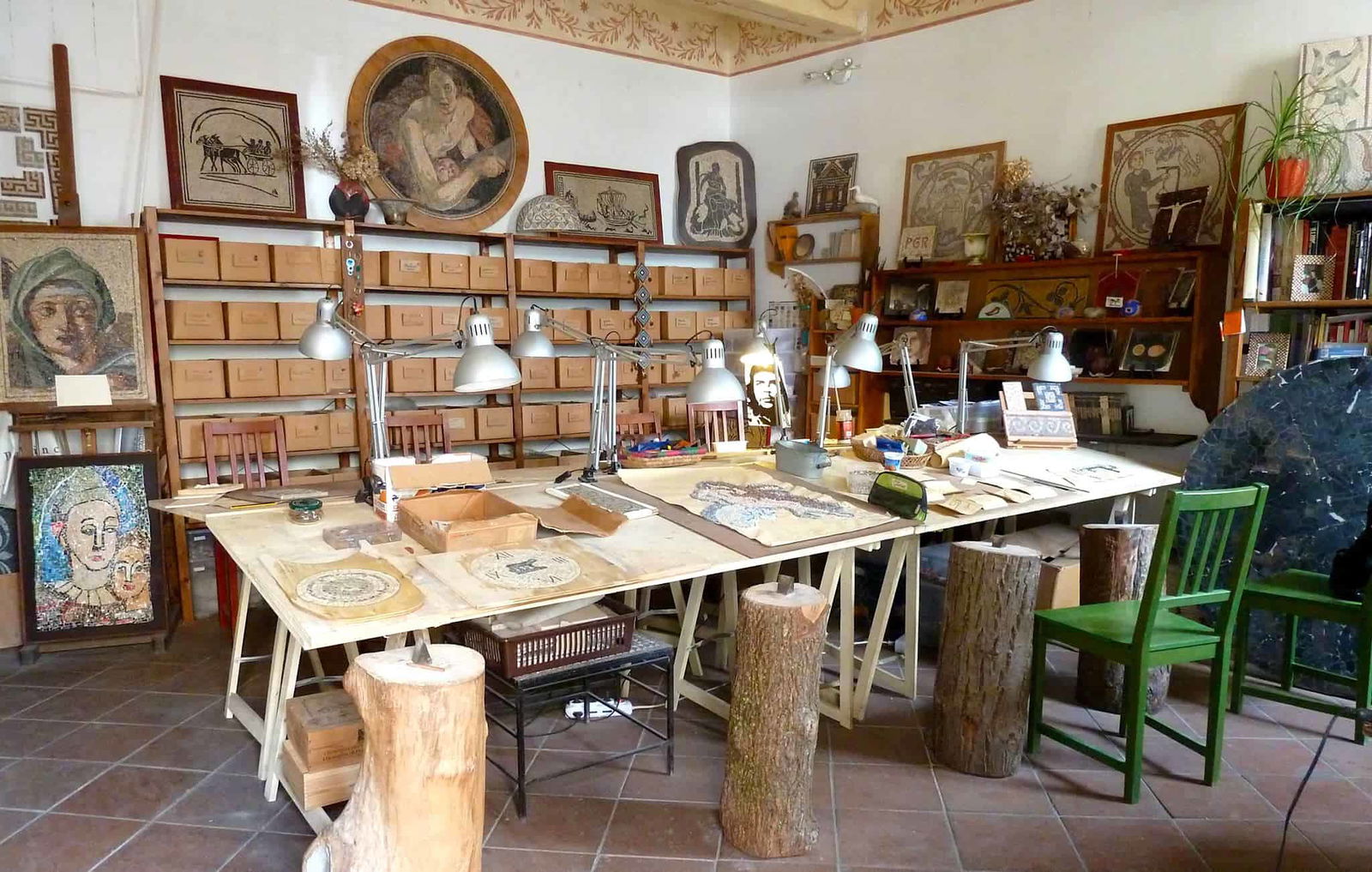 workshop presso un laboratorio di mosaico a roma